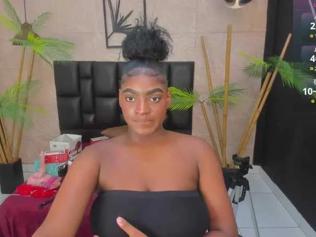 Alanabonny from BongaCams