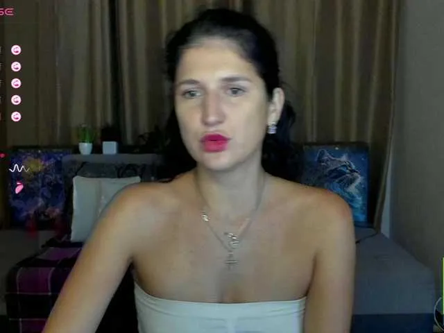 AliannaSoloKisses from BongaCams