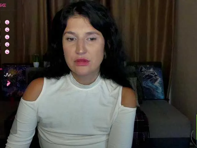 AliannaSoloKisses from BongaCams