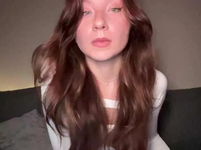 Alyyyson from BongaCams