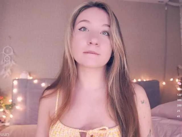 Alyyyson from BongaCams