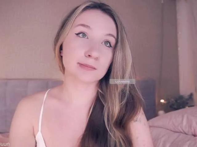 Alyyyson from BongaCams