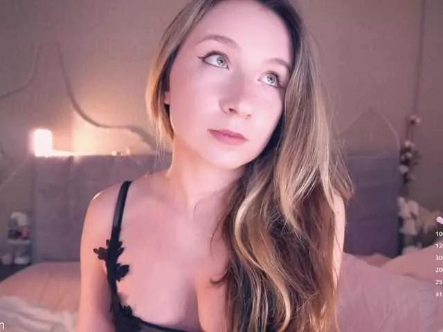 Alyyyson from BongaCams