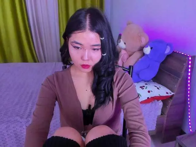 Dollyiaa from BongaCams