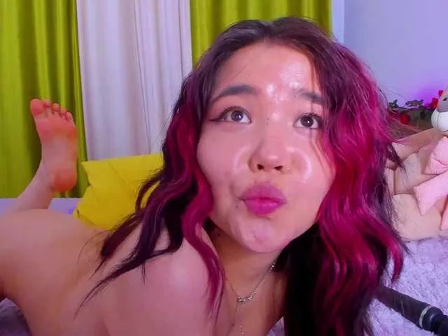 Dollyiaa from BongaCams