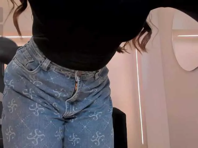 EllaClark from BongaCams