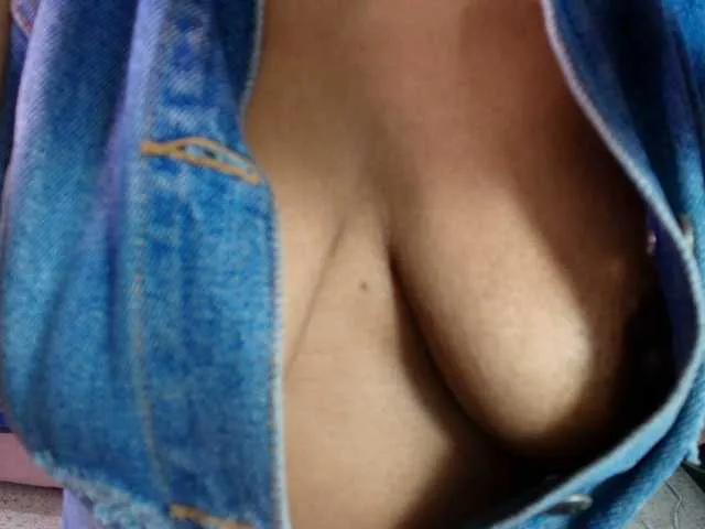 Ellie-Alves from BongaCams