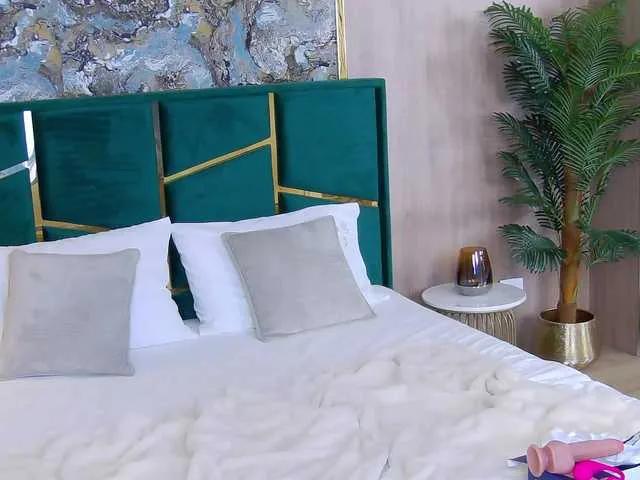 EllyLynn from BongaCams
