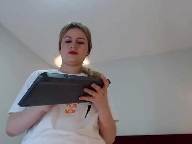 Emma-Blonde from BongaCams