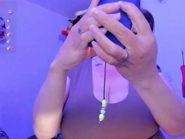 Esmeraldamilf from BongaCams