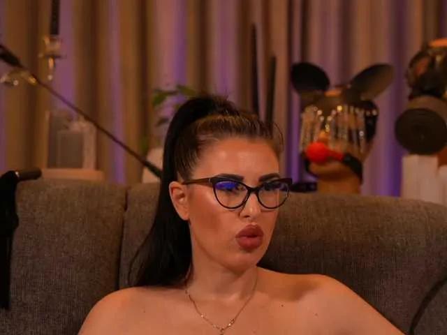 KellyKent from BongaCams
