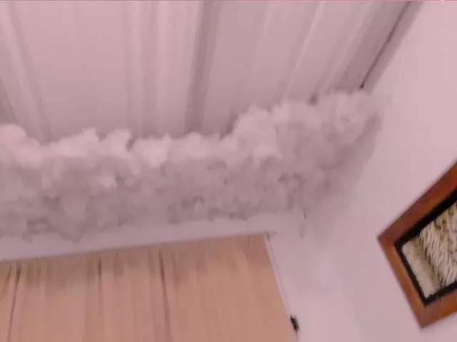 LauuuG from BongaCams