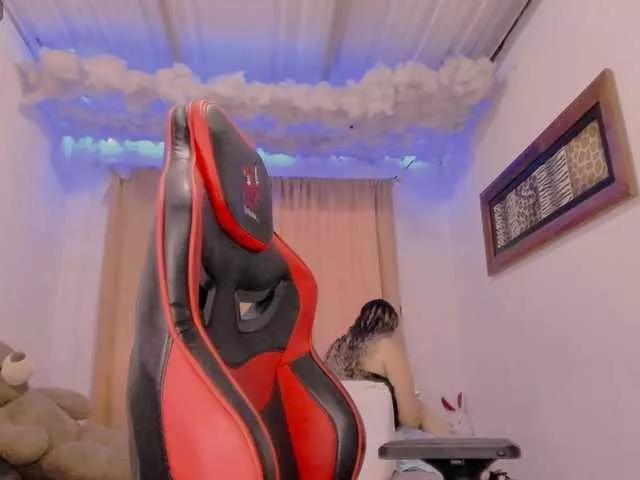LauuuG from BongaCams
