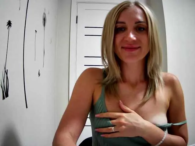 MarryEmm from BongaCams