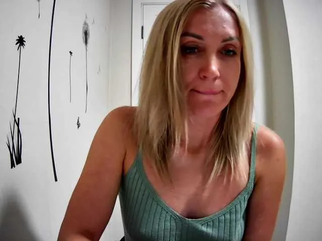 MarryEmm from BongaCams