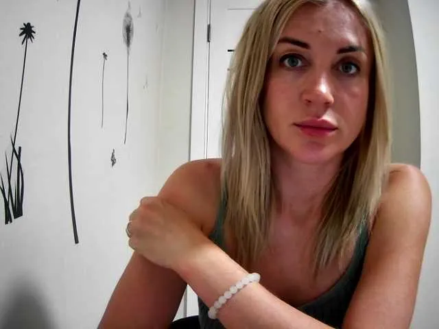 MarryEmm from BongaCams