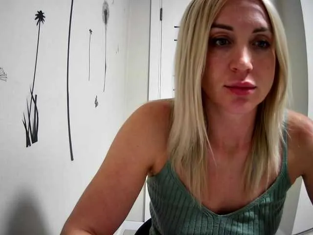 MarryEmm from BongaCams