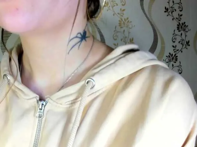 MelMooon from BongaCams