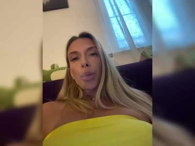 Merrybaby from BongaCams