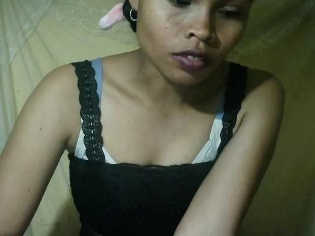 Pussy01lips from BongaCams