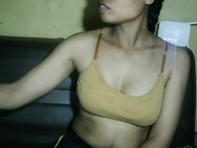 Pussy01lips from BongaCams