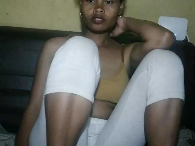 Pussy01lips from BongaCams