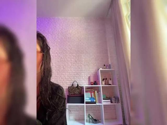 Sweetkira25 from BongaCams