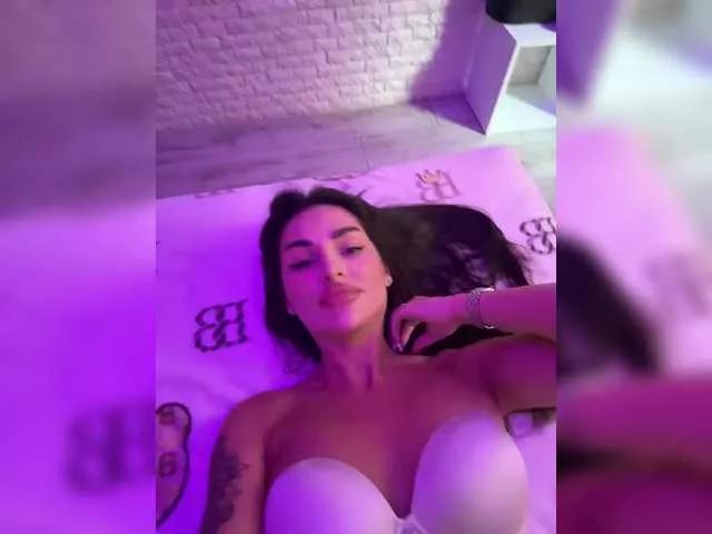 Sweetkira25 from BongaCams