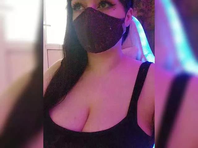YennSI from BongaCams