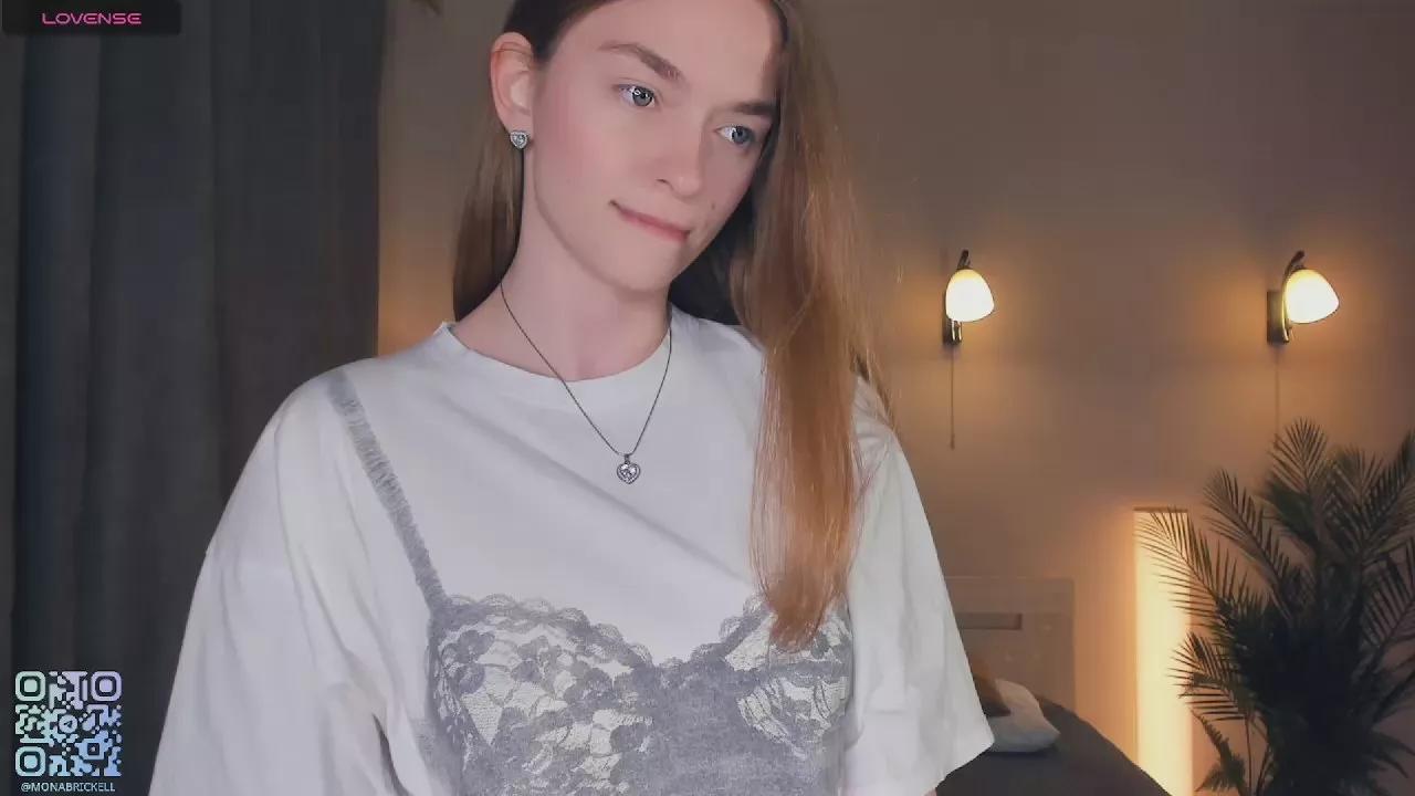 AccaCritchlow from Cam4