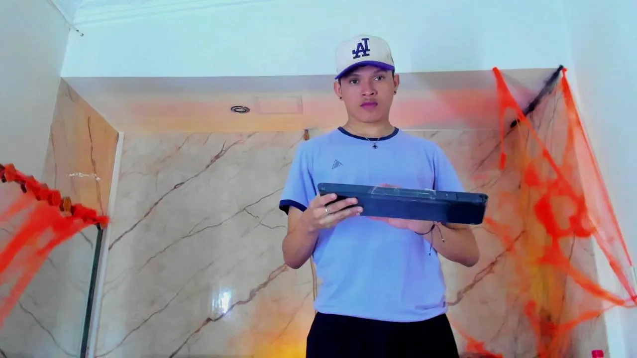 Addulth_friends from Cam4