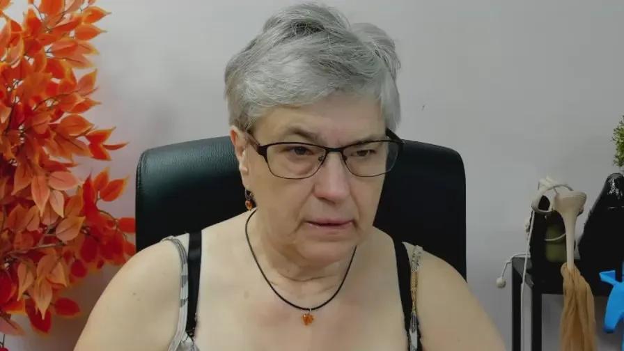 FemmeIRIS from Cam4