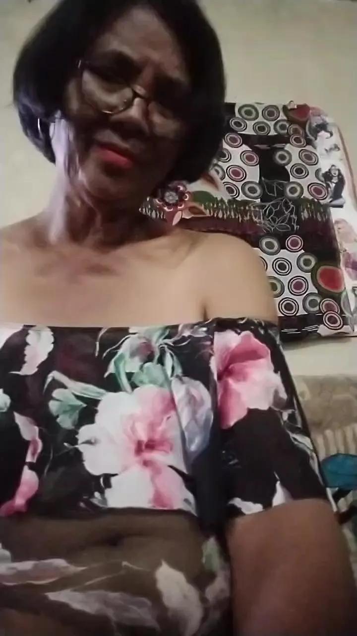 Mamiecoquine56 from Cam4