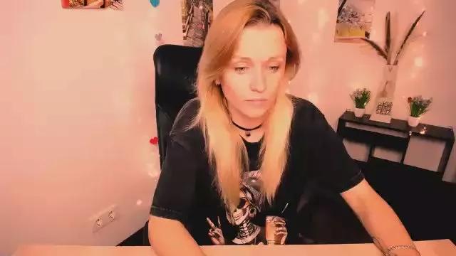 PeppyMia from Cam4