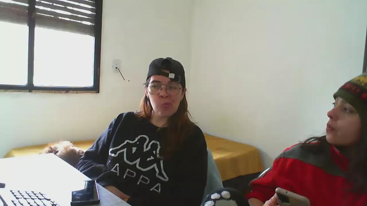 Sweetredhota from Cam4