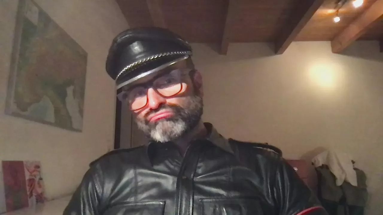 Swiss_man_69 from Cam4