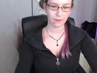 Emmatease94 from CamSoda