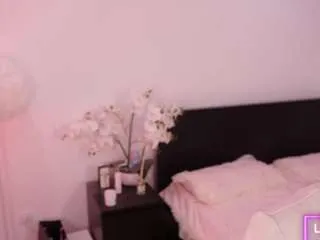 lilycollins18 from CamSoda