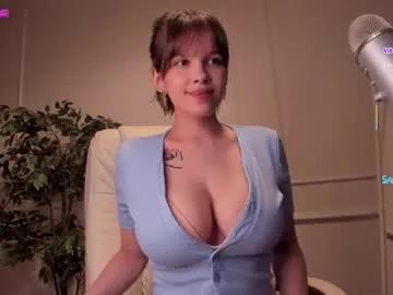 Adalyn_glow from Chaturbate