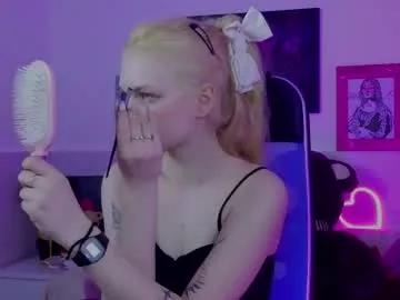 Avadaviis from Chaturbate