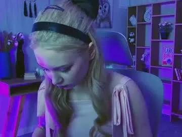 Avadaviis from Chaturbate