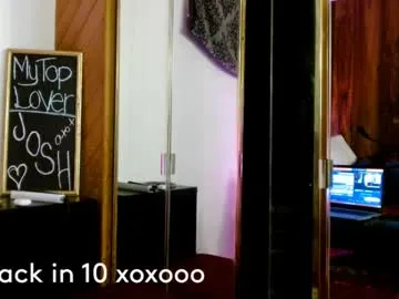 Bombshellbaeby from Chaturbate