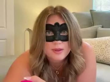 Daddyslittlegirl12 from Chaturbate