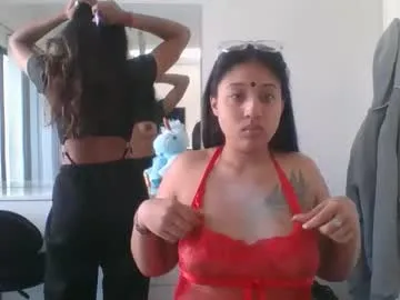 Elegentaura from Chaturbate