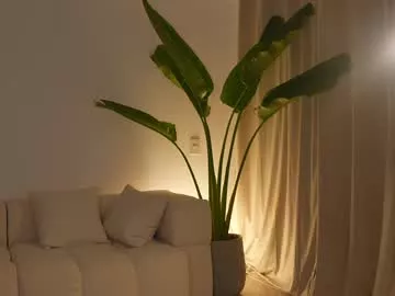 Ellelure_ from Chaturbate