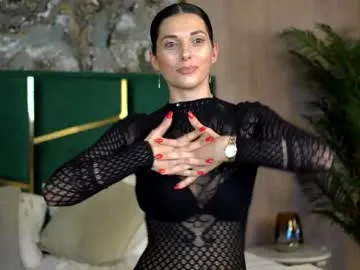 Ellylynn from Chaturbate