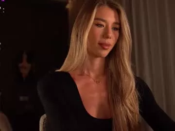 Heyhorny_cb from Chaturbate