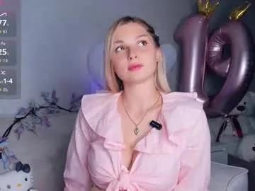 Hidden_charm from Chaturbate