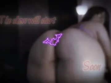 Little_maeve from Chaturbate