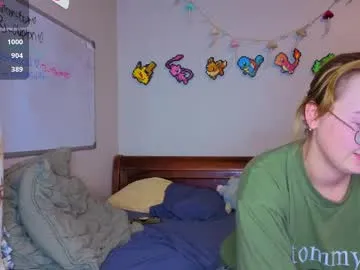 Mamiclouds from Chaturbate